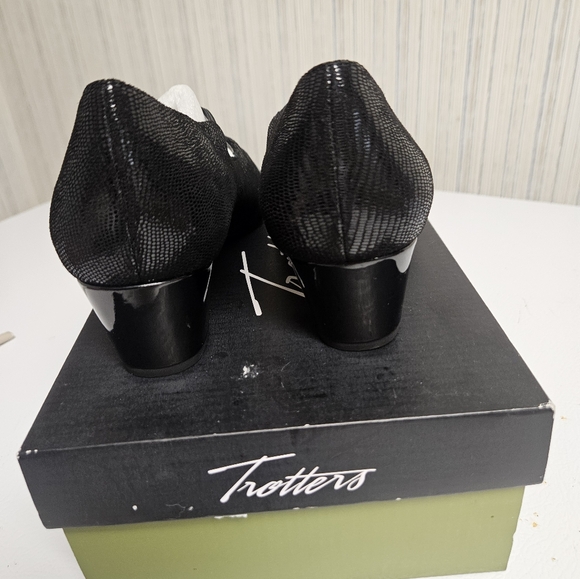 NIB Trotters shoes - Picture 3 of 5